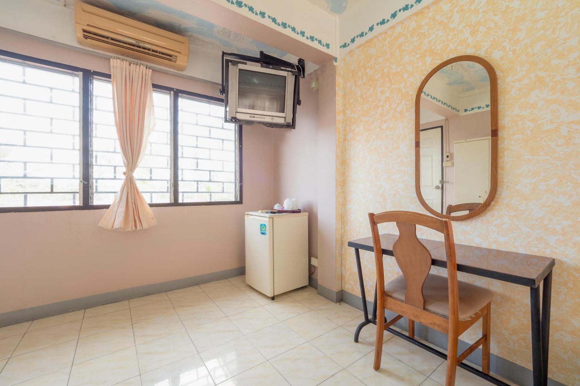 Hotel Oyo 1152 Hongpak Mint à Bangsaen Extérieur photo